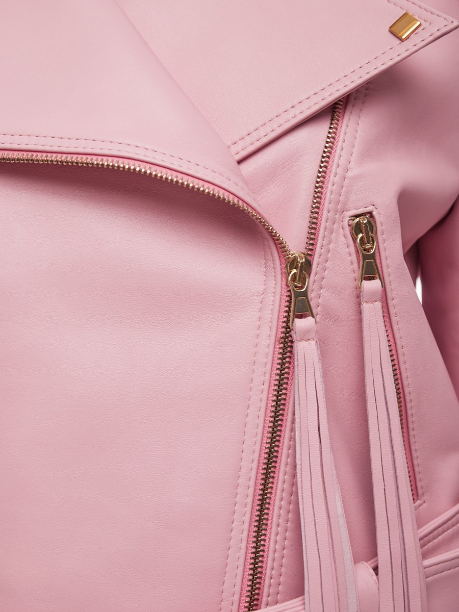 "Профессиональная каталожная съемка меховых изделий — шуб, манишек и воротников""Высококачественная каталожная фотосъемка кожаных курток и плащей для интернет-магазина""Студийная каталожная съемка аксессуаров из меха и кожи с детальной проработкой текстур""Коммерческая каталожная фотосъемка меховых шуб и кожаных изделий с белым фоном""Рекламная каталожная съемка курток и плащей из натуральной кожи и меха""Каталожная фотосъемка меховых воротников и манишек с акцентом на качество материалов""Профессиональная съемка меховых аксессуаров для каталогов и онлайн-продаж""Высокоточная каталожная съемка кожаных изделий и меховых шуб для брендов""Каталожная съемка меховых изделий с профессиональной ретушью и подготовкой товара""Фотосъемка каталогов с меховыми шубами, куртками и кожаными плащами высокого качества" "Премиальная съемка меховых шуб и кожаных курток на модели в студии""Фотосессия на модели с меховыми манишками и воротниками для модных брендов""Рекламная съемка кожаных плащей и аксессуаров на модели с профессиональной ретушью""Съемка на модели меховых изделий и курток с акцентом на стиль и текстуру""Профессиональная фотосъемка моделей в меховых шубах и кожаных куртках для каталогов""Высококачественная съемка на модели меховых воротников и аксессуаров""Фотосессия на модели с кожаными плащами и меховыми манишками для рекламы""Рекламная съемка меховых и кожаных изделий на модели с подготовкой и ретушью""Студийная съемка на модели меховых шуб и кожаных аксессуаров с детальной обработкой""Профессиональная съемка на модели курток и плащей из натуральной кожи и меха"