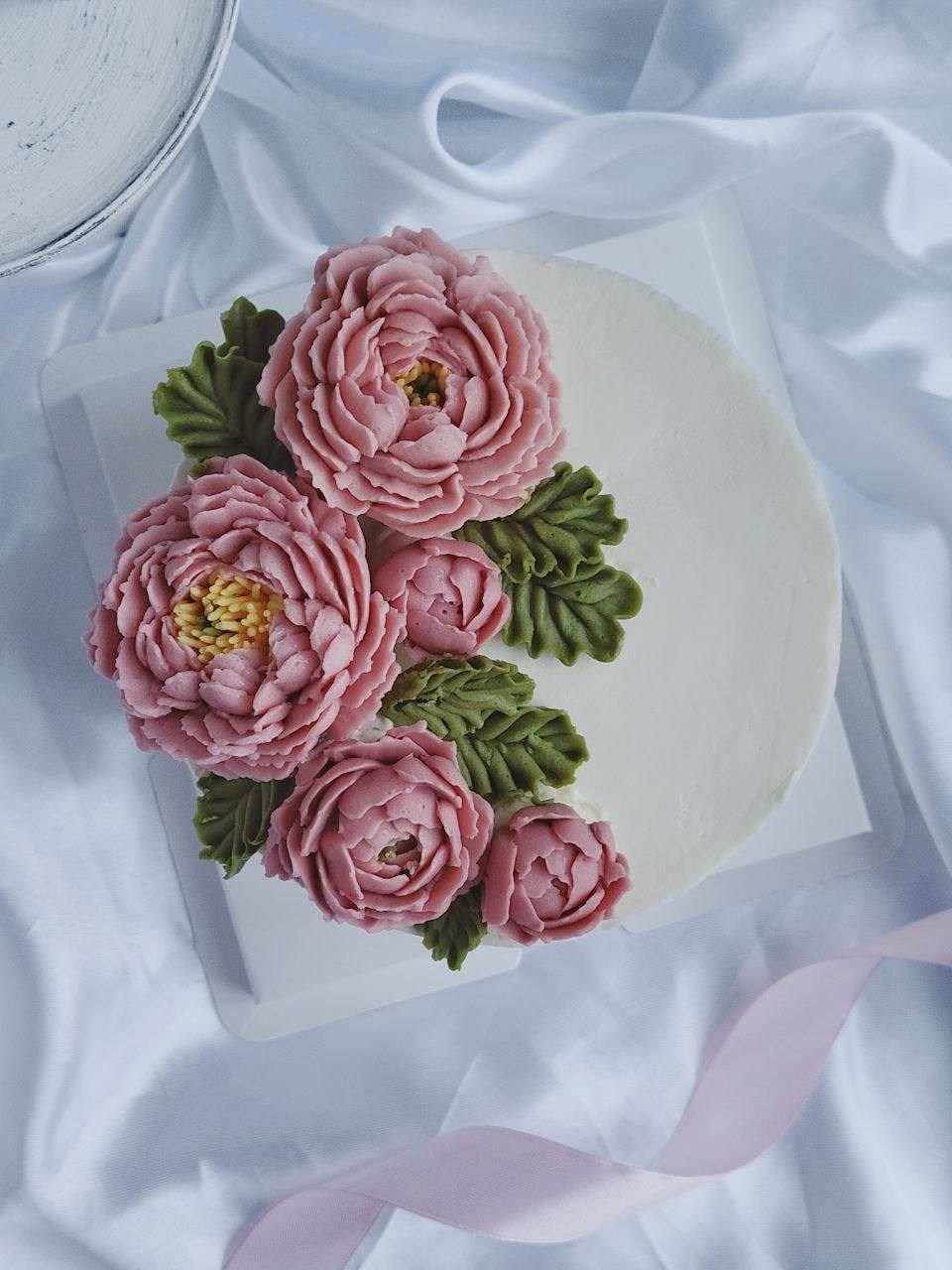 Работы учениц. Аникина Юлия / Кремовая флористика в корейской технике