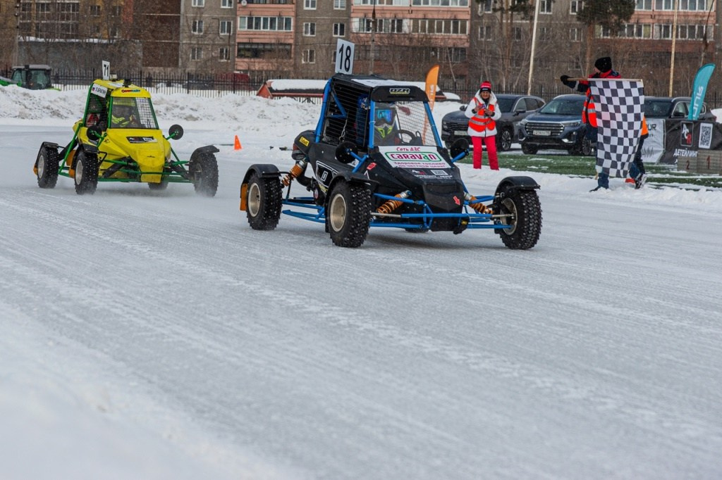  В центре внимания - мощные машины, пылающие жаждой победы и стремящиеся преодолеть все препятствия на пути к триумфу. Автор фотограф: Додров. Ph: dodrov.