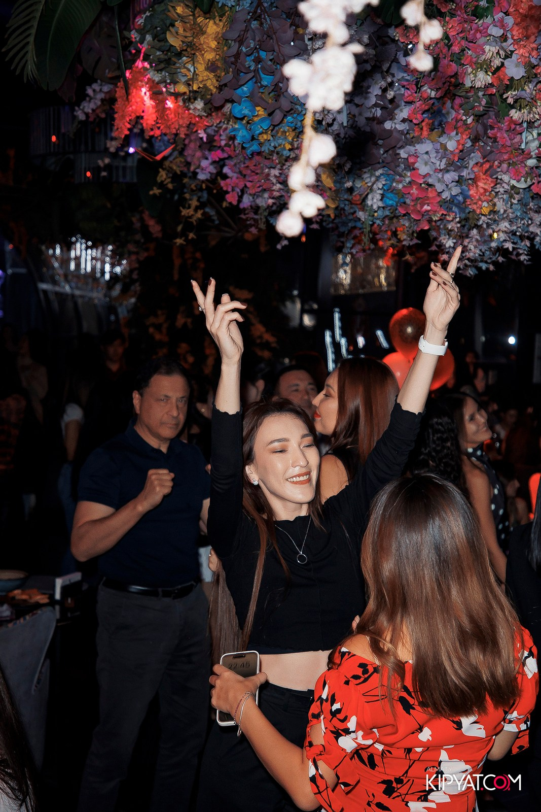 FRIENDS BAR & TERRACE. КИПЯТКОМ АЛМАТЫ!