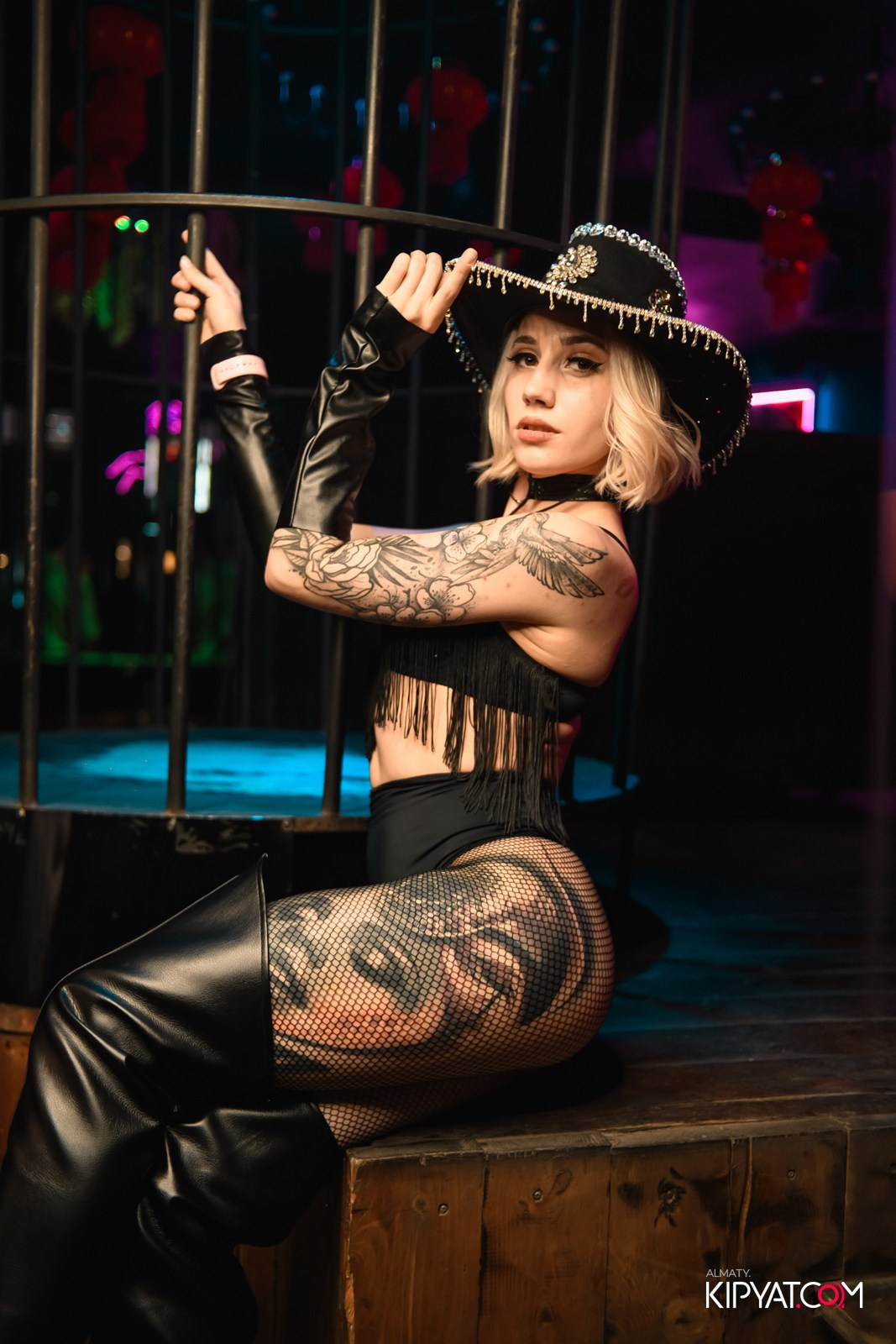 UYAT EMES BAR. КИПЯТКОМ АЛМАТЫ!