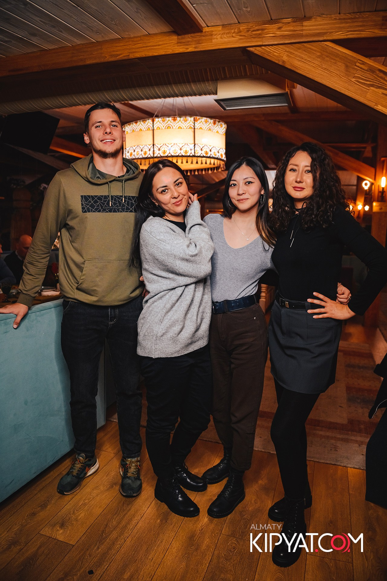 ГРУЗИНСКИЙ ДВОР НА КАБАНБАЙ БАТЫРА. КИПЯТКОМ АЛМАТЫ!