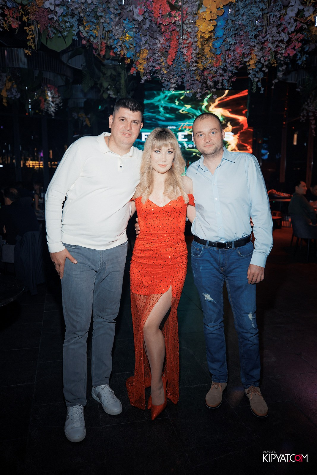 FRIENDS BAR & TERRACE. КИПЯТКОМ АЛМАТЫ!