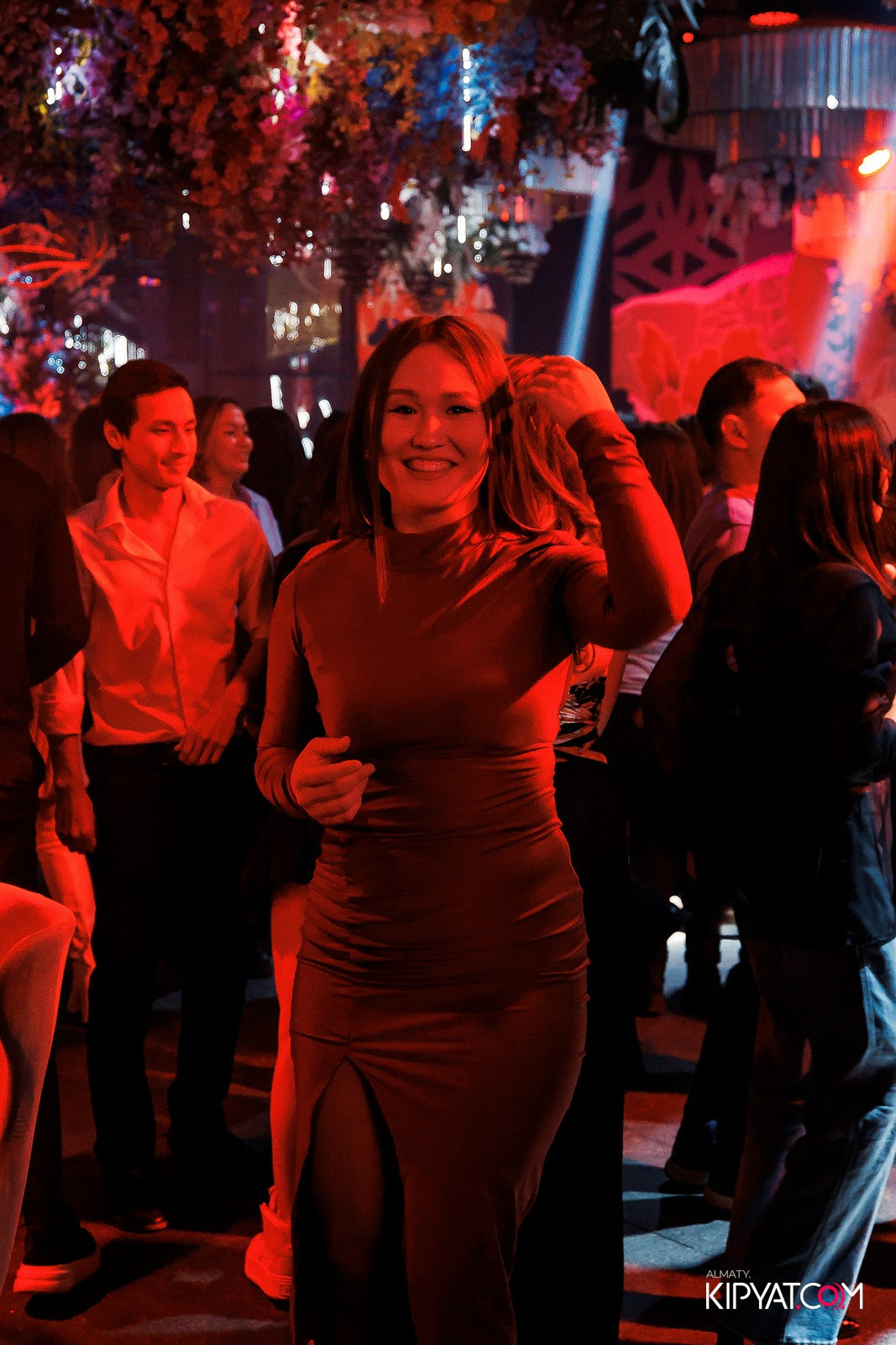 FRIENDS BAR & TERRACE. КИПЯТКОМ АЛМАТЫ!