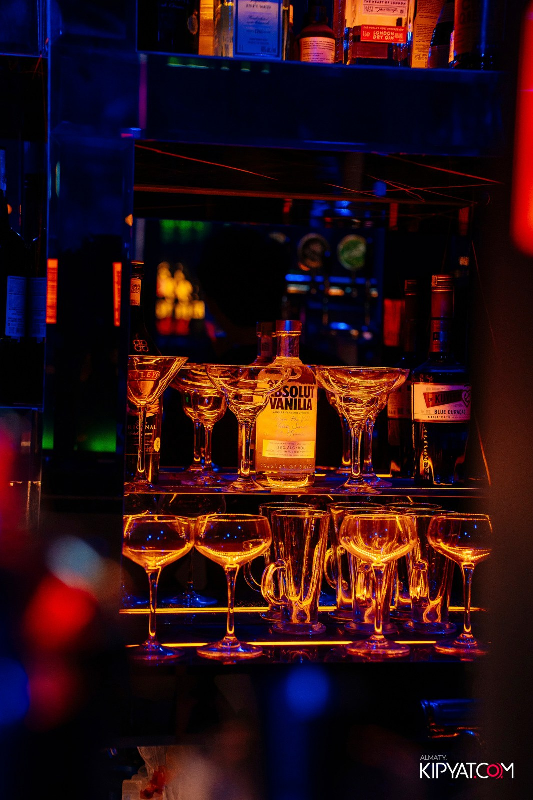 БАР ПАНАЕХАЛИ НА ТОЛЕ БИ. КИПЯТКОМ АЛМАТЫ!