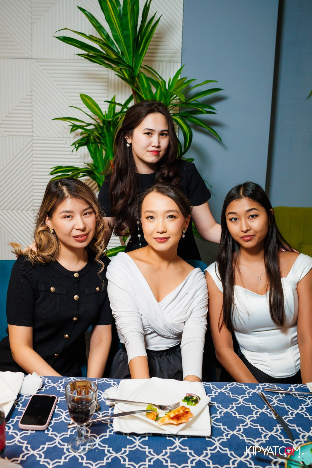 LIFE GRILL CAFE. КИПЯТКОМ АЛМАТЫ!