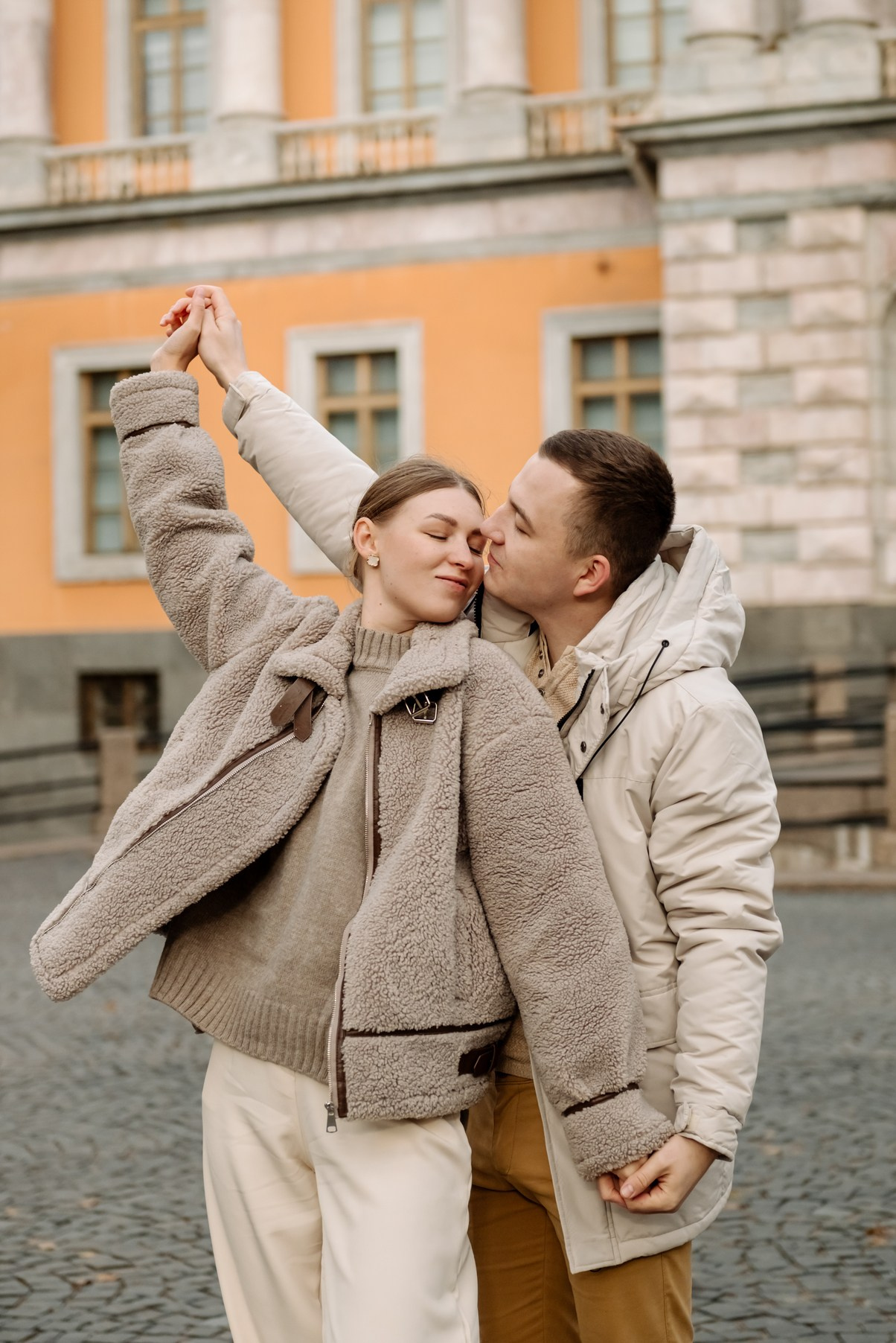 Осенняя фотосессия с парнем в Питере в центре города. Свадебный и сеейный фотограф в Санкт-Петербурге Елена Худякова