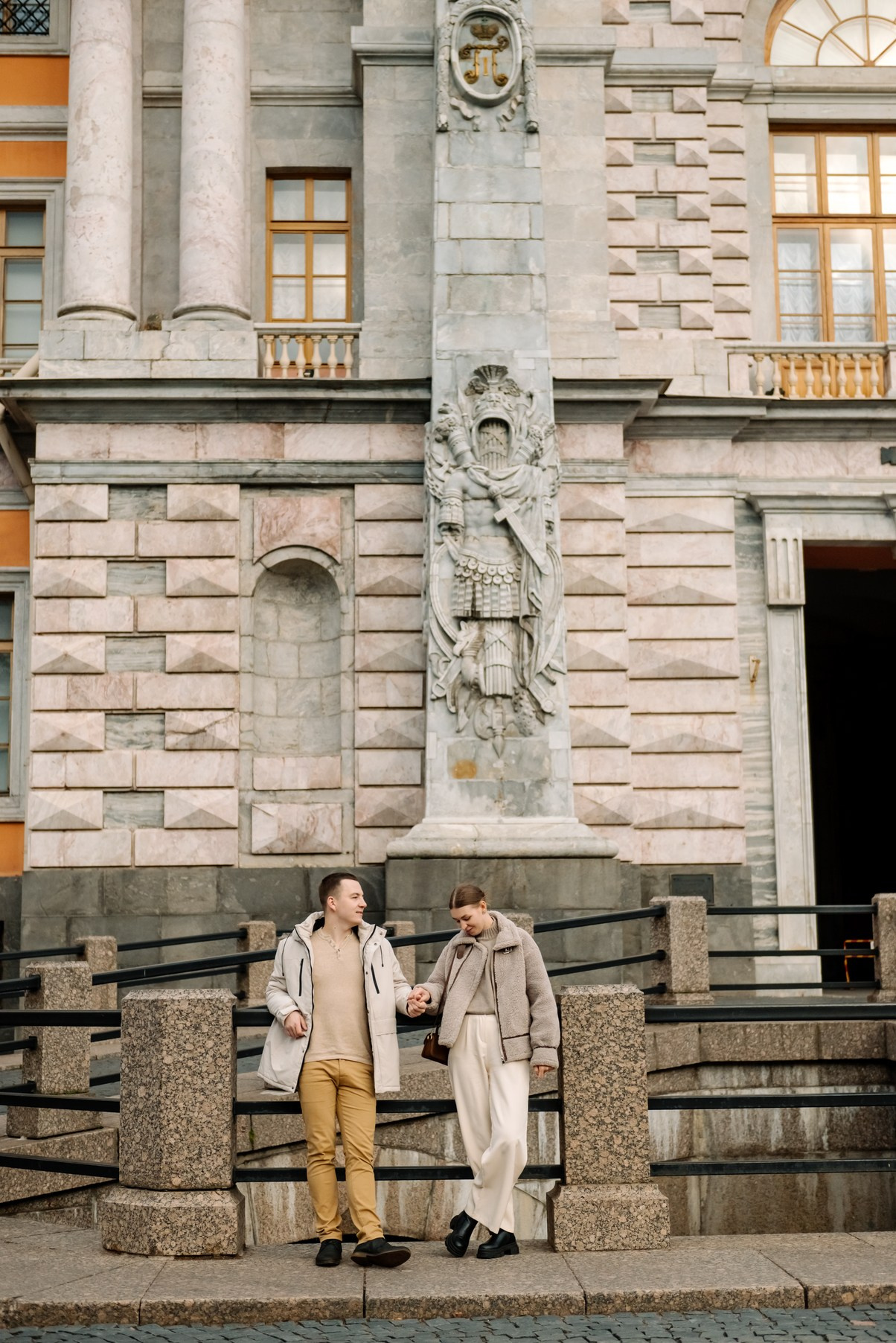 Осенняя фотосессия с парнем в Питере в центре города. Свадебный и сеейный фотограф в Санкт-Петербурге Елена Худякова
