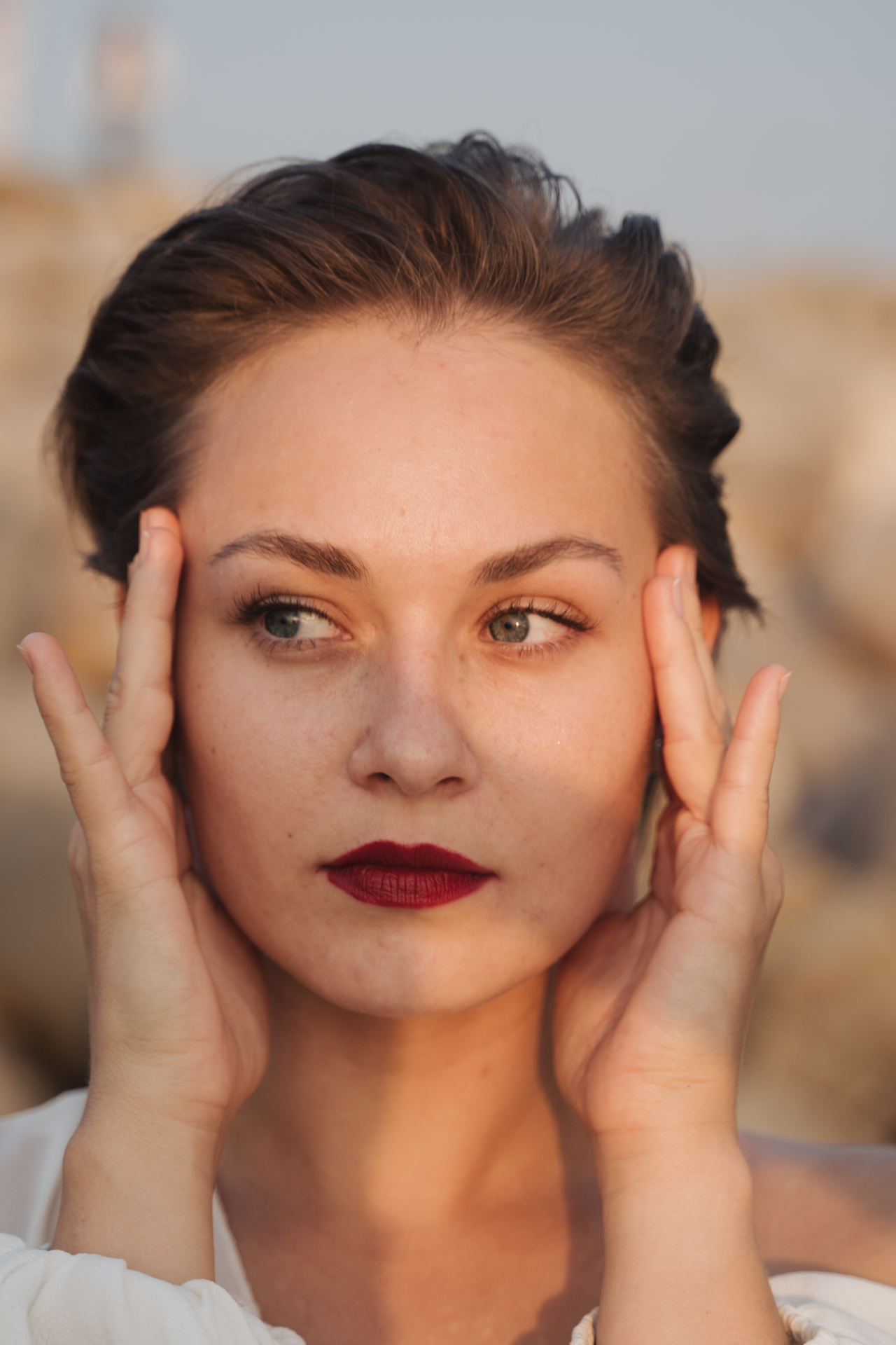 Портреная фотография девушки  и ее лица