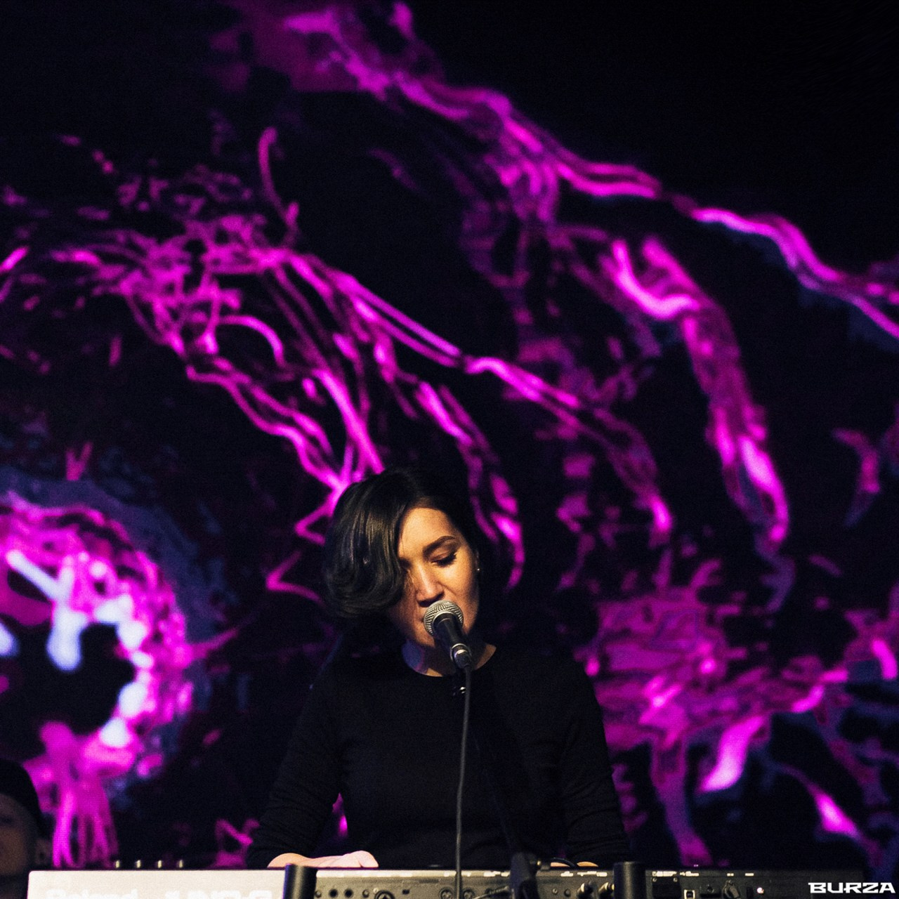 Современная концептуальная фотография о теле, уязвимости и идентичности. Визуальная практика на стиле честности, пост-иронии и искусства.Рекламная фотография, Концептуальная фотография, Современный художник, Психология, Коммерческий фотограф, Репортажный фотограф, Стрит фотография, Арт, Сюрреализм, Мобильная фотография, Снято на айфон, Дима Бурза