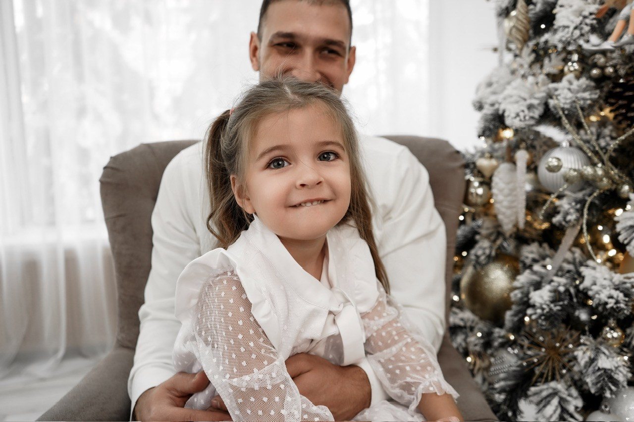 Семейный фотограф в Батайске и Ростове-на-Дону. Новогодняя фотосессия в студии Белый кролик. Свадебный фотограф в Ростове-на-Дону. Таинство Крещения и Венчания, семейные фотосессии. Алёна Чёботова