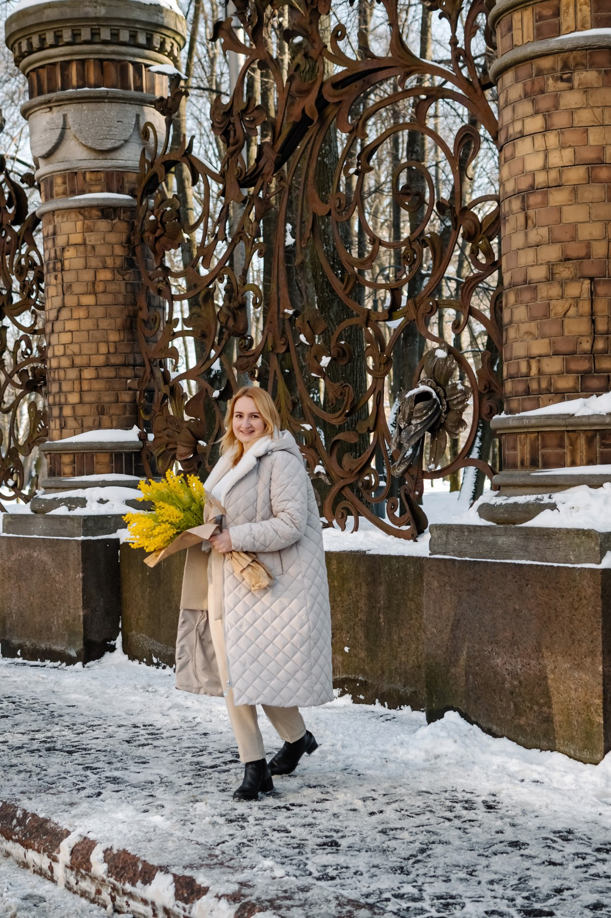 Прогулка с цветами по улицам и каналам. Свадебный и семейный фотограф в Санкт-Петербурге Елена Худякова