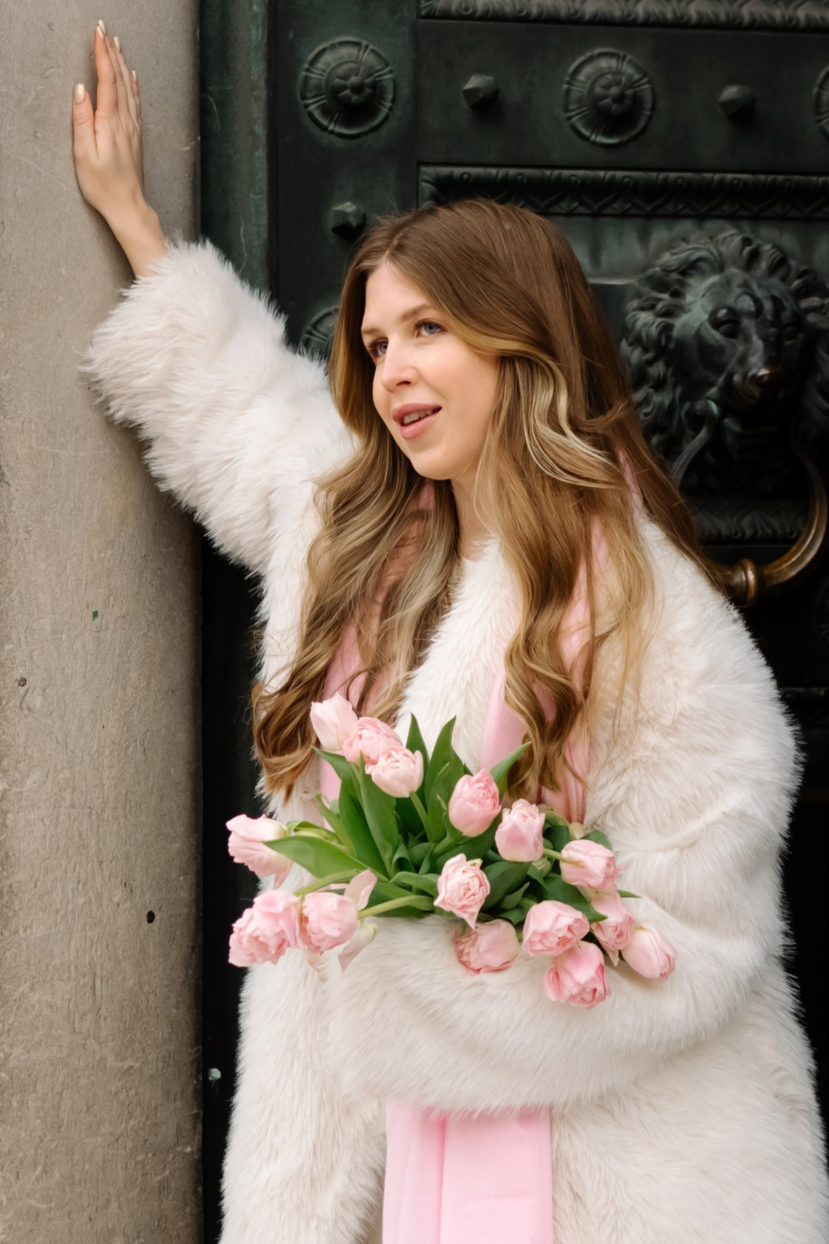 Юля с тюльпанами. Свадебный и сеейный фотограф в Санкт-Петербурге Елена Худякова