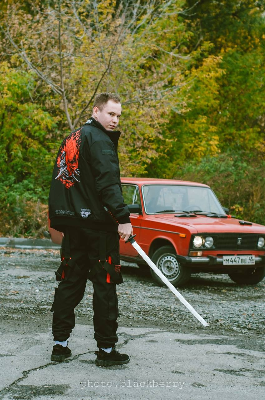 Auto & Lifestyle. Люблю снимать не только эмоции людей, но и автомобили.Живу в Челябинске, ну и конечно как же без путешествий по городам