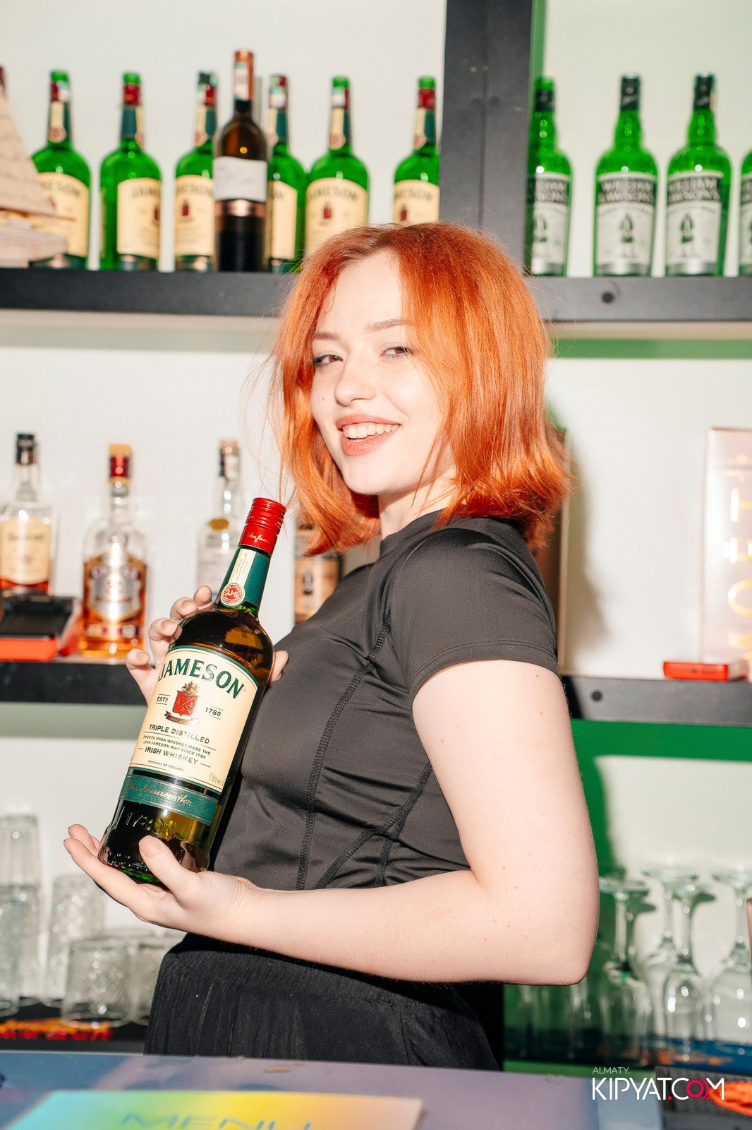 UYAT EMES BAR. КИПЯТКОМ АЛМАТЫ!