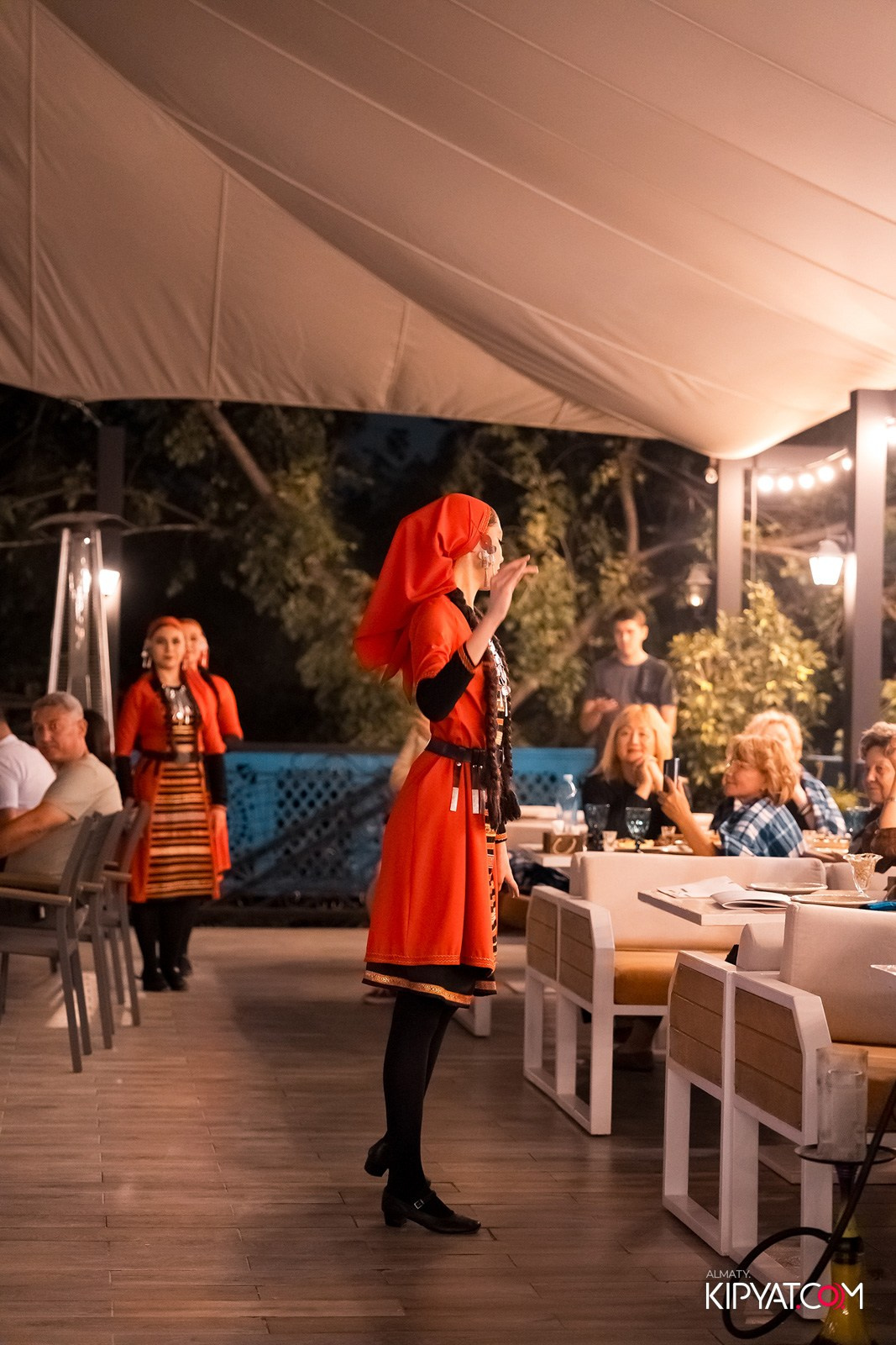 ОТКРЫТИЕ ЛЕТНЕЙ ТЕРАССЫ В РЕСТОРАНЕ ЛАРИСС ИВАННУ ХАЧУ. КИПЯТКОМ АЛМАТЫ!