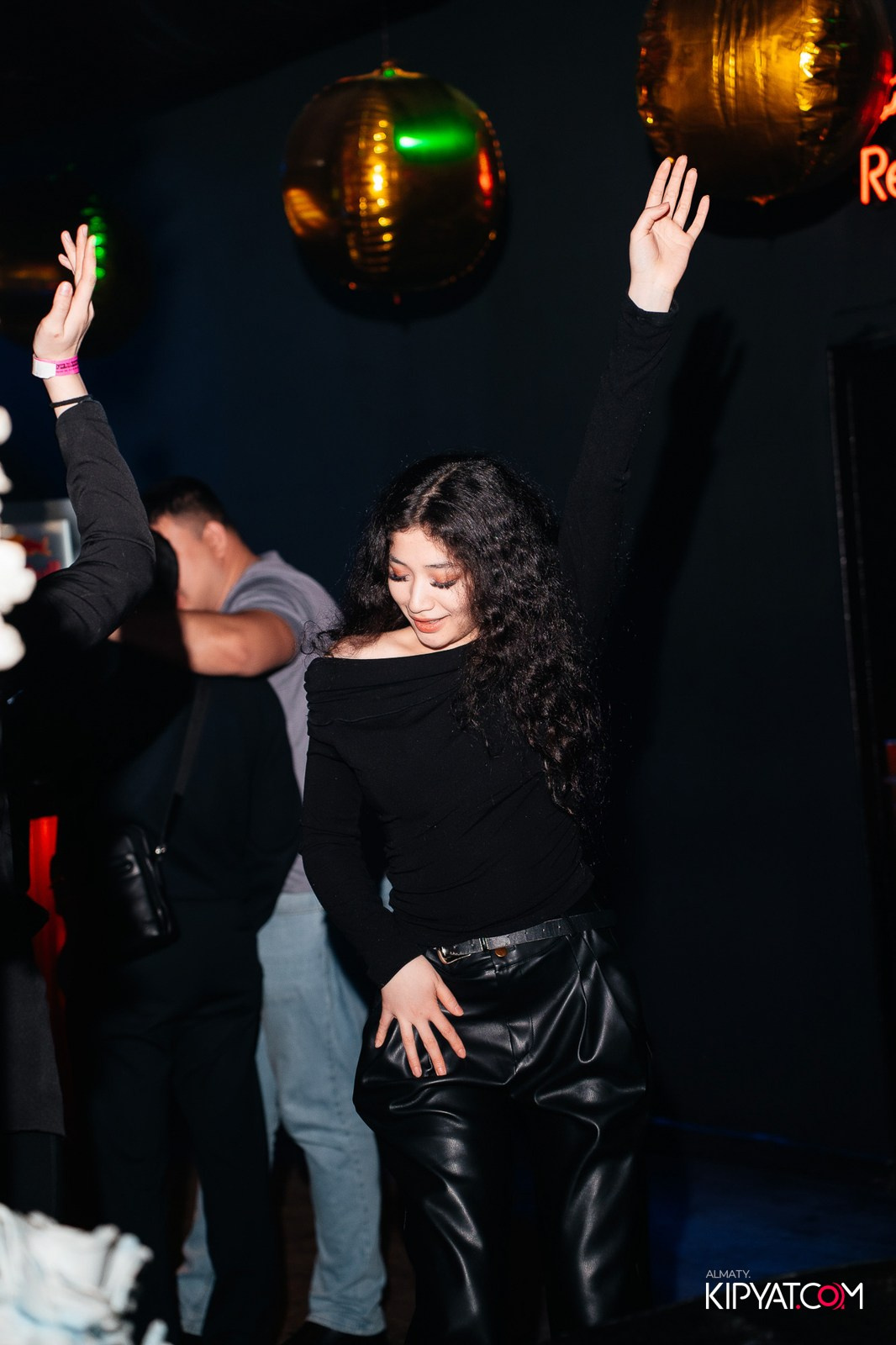 UYAT EMES BAR. КИПЯТКОМ АЛМАТЫ!