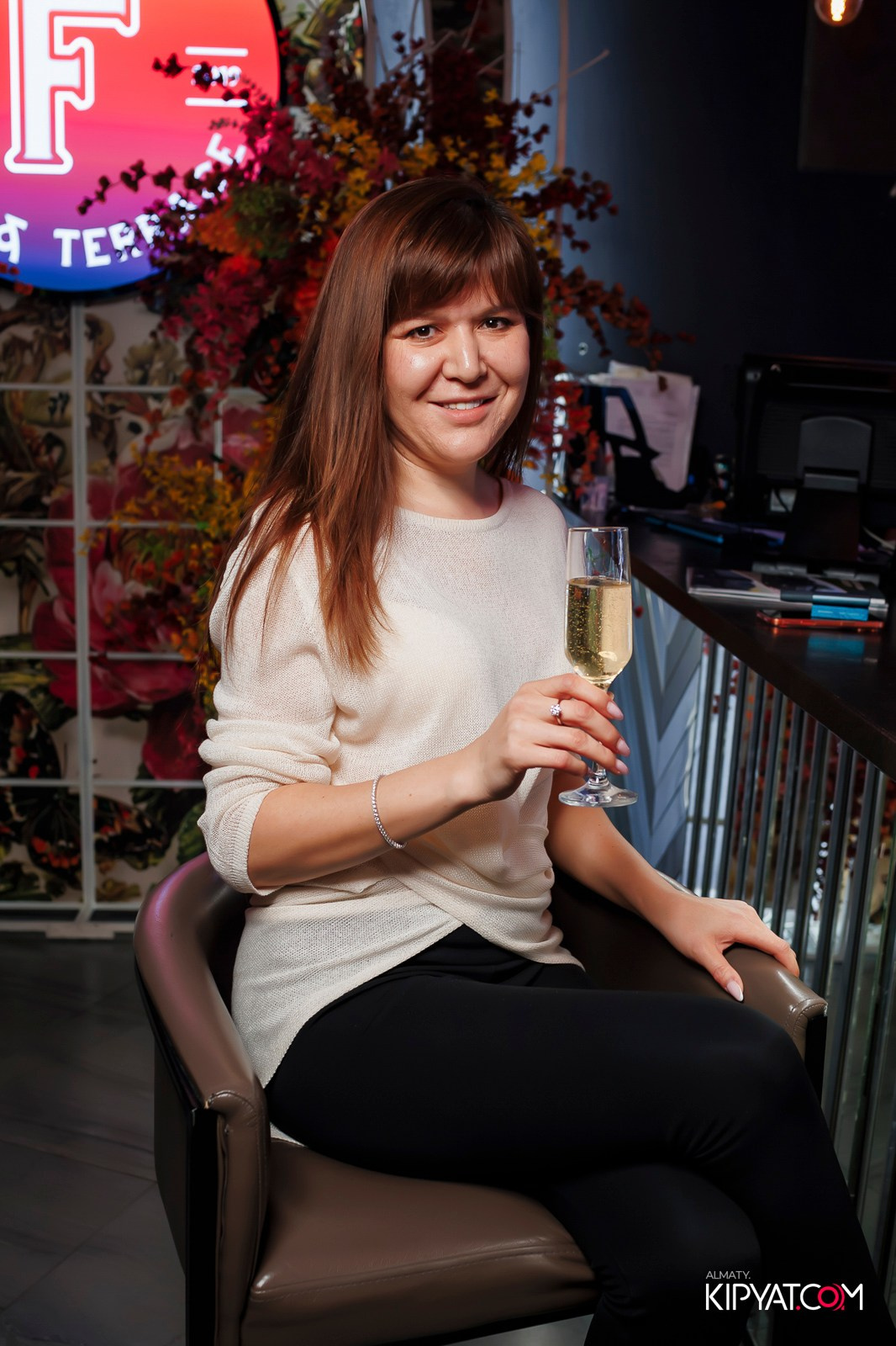 FRIENDS BAR & TERRACE. КИПЯТКОМ АЛМАТЫ! Фотосъемка мероприятий в Алматы