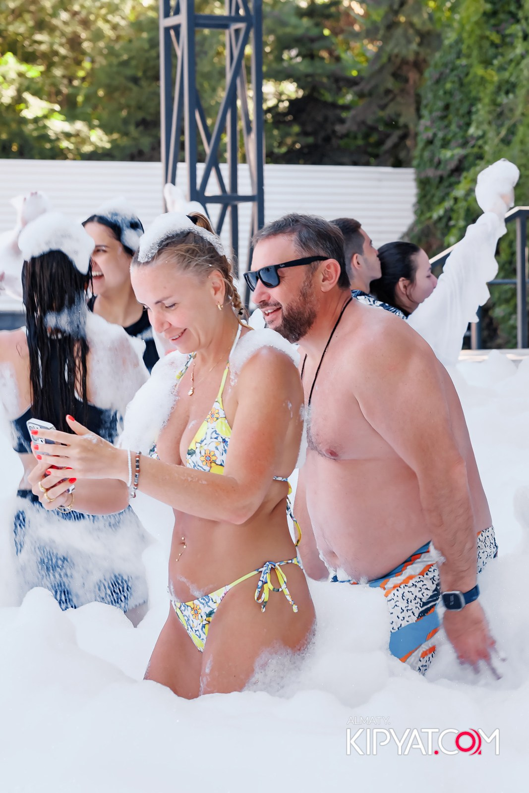 ПЕННАЯ ВЕЧЕРИНКА/ДЫМОВОЕ ШОУ/БАССЕЙН DELIGHT POOL. КИПЯТКОМ АЛМАТЫ!