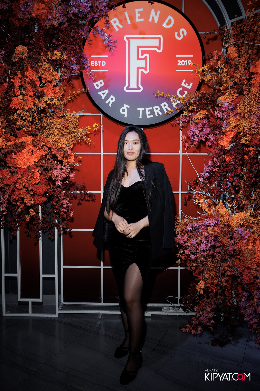 FRIENDS BAR & TERRACE. КИПЯТКОМ АЛМАТЫ!