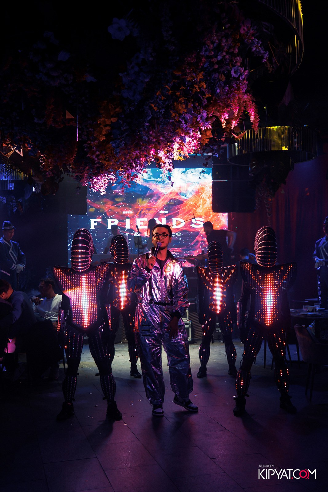 FRIENDS BAR & TERRACE. КИПЯТКОМ АЛМАТЫ!