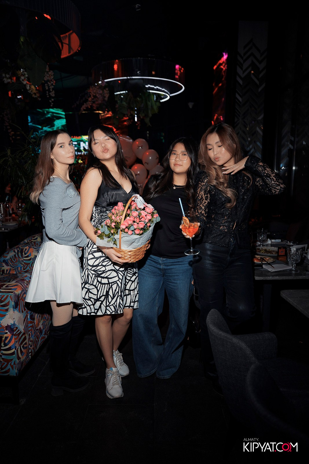 FRIENDS BAR & TERRACE. КИПЯТКОМ АЛМАТЫ!