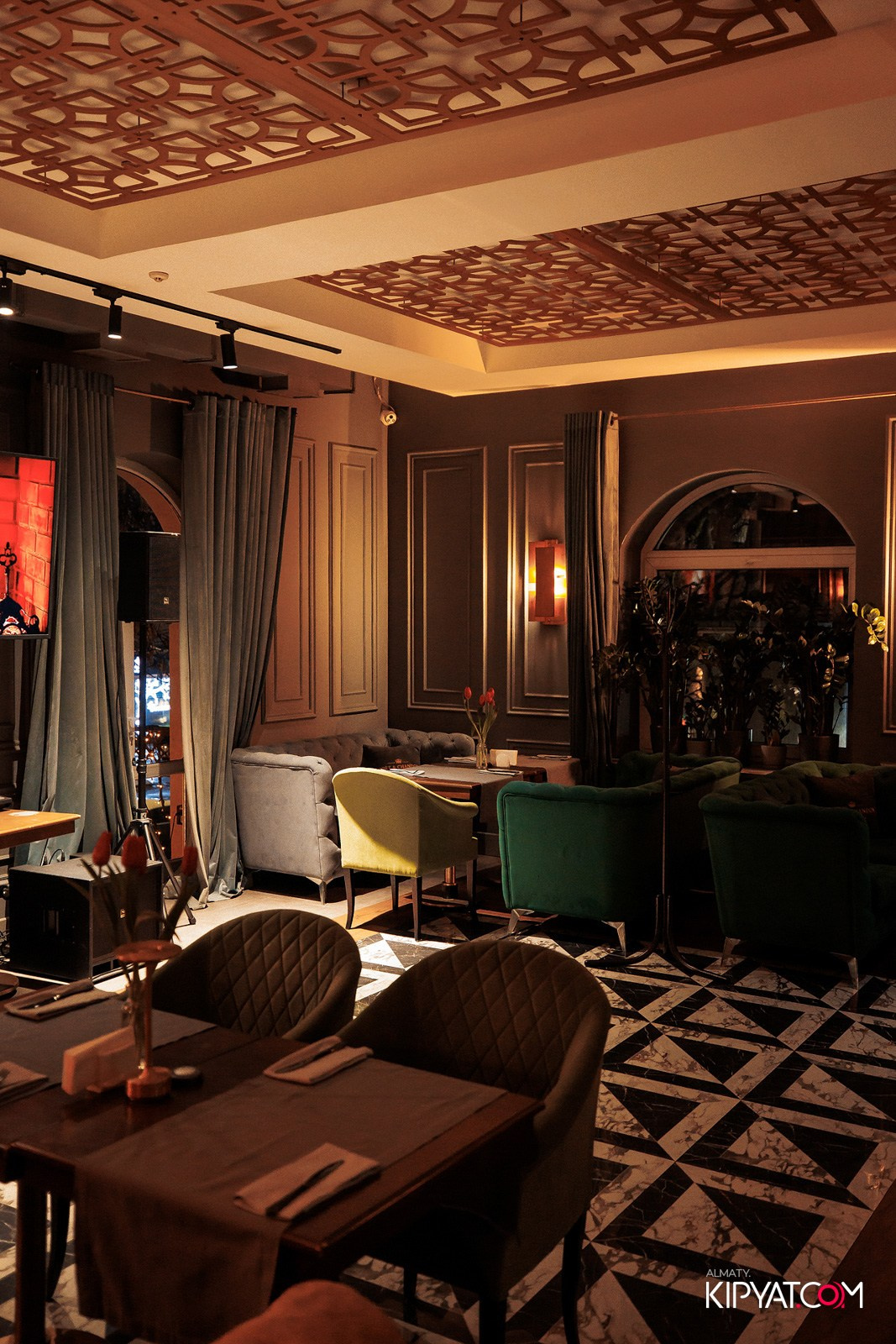 LAUREATE KARAOKE HALL. КИПЯТКОМ АЛМАТЫ!