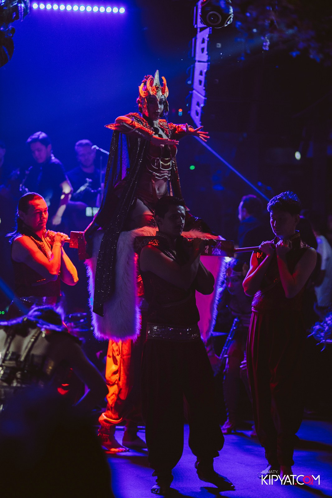 FRIENDS BAR & TERRACE. КИПЯТКОМ АЛМАТЫ!