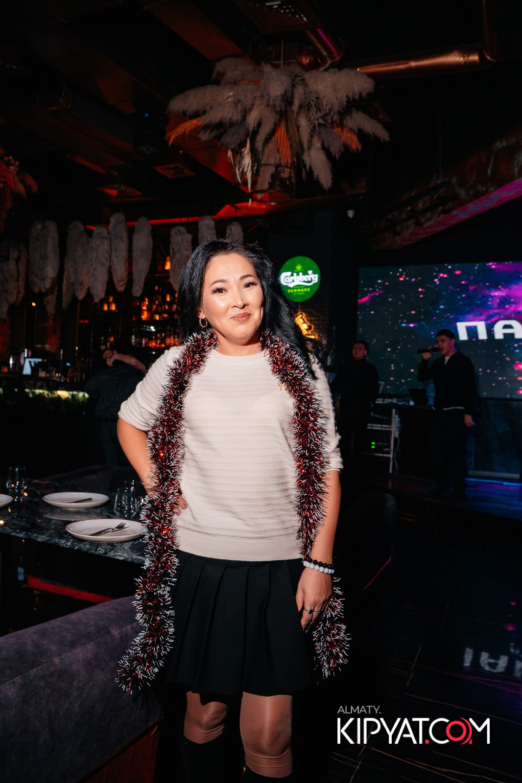 БАР ПАНАЕХАЛИ НА ТОЛЕ БИ. КИПЯТКОМ АЛМАТЫ!