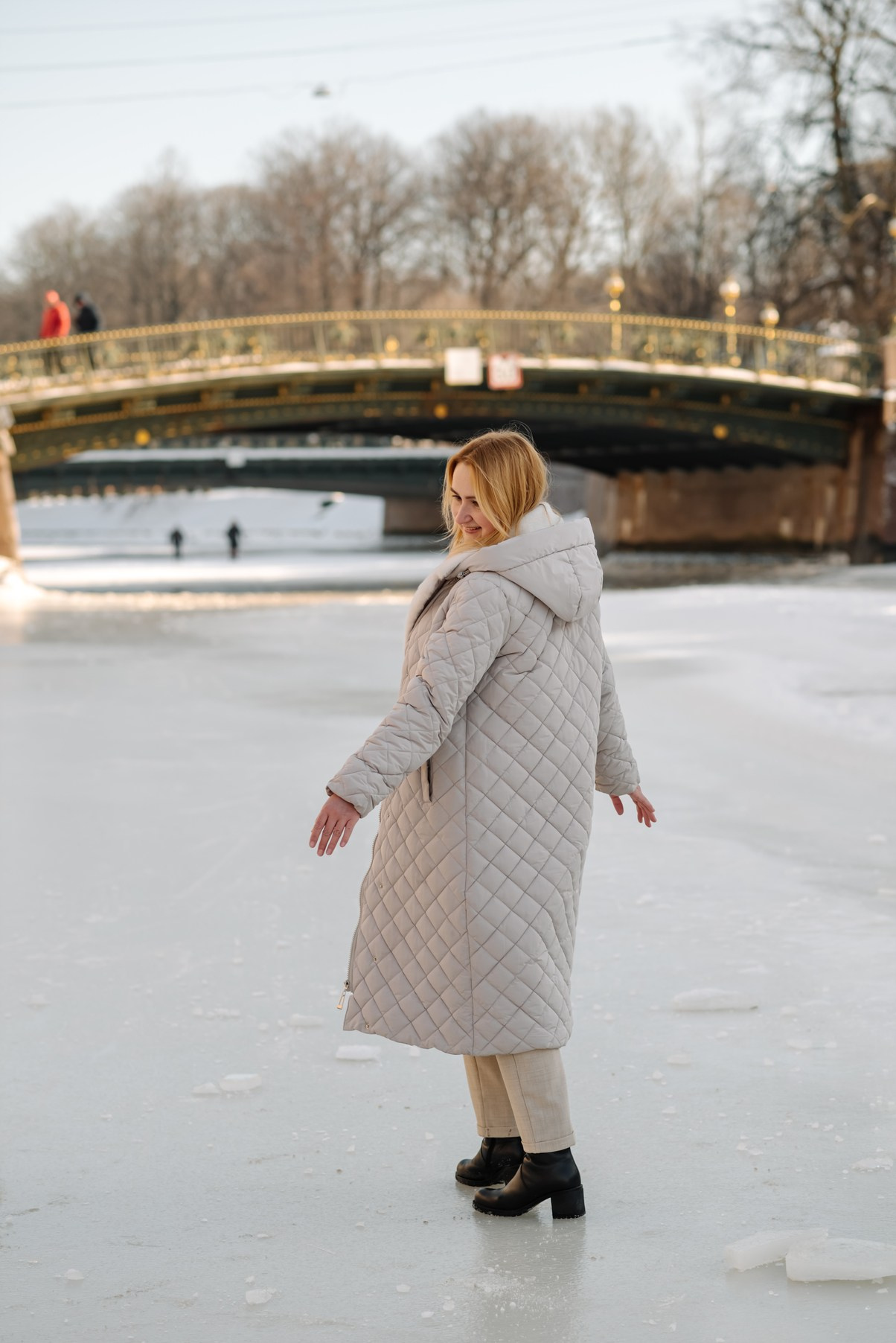 Прогулка с цветами по улицам и каналам. Свадебный и семейный фотограф в Санкт-Петербурге Елена Худякова