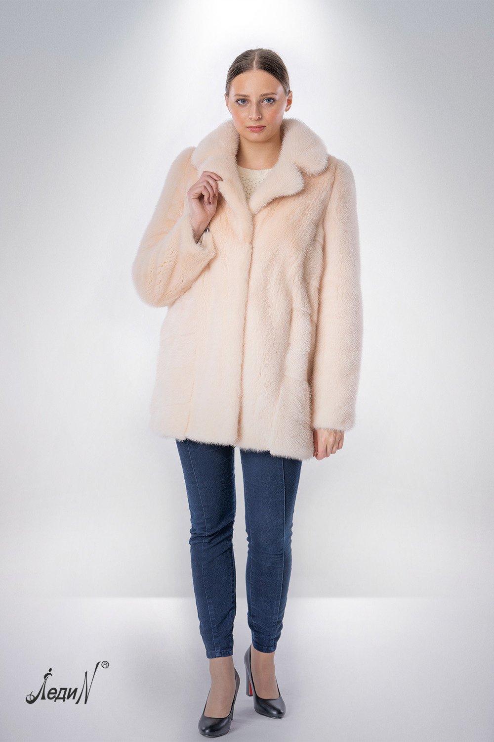 Меховые изделия. Предметный и фуд фотограф Санкт-Петербурга Сергей