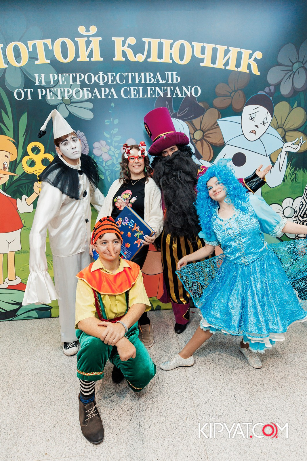 ЗОЛОТОЙ КЛЮЧИК И РЕТРОФЕСТИВАЛЬ ОТ РЕСТОБАРА CELENTANO. КИПЯТКОМ АЛМАТЫ!