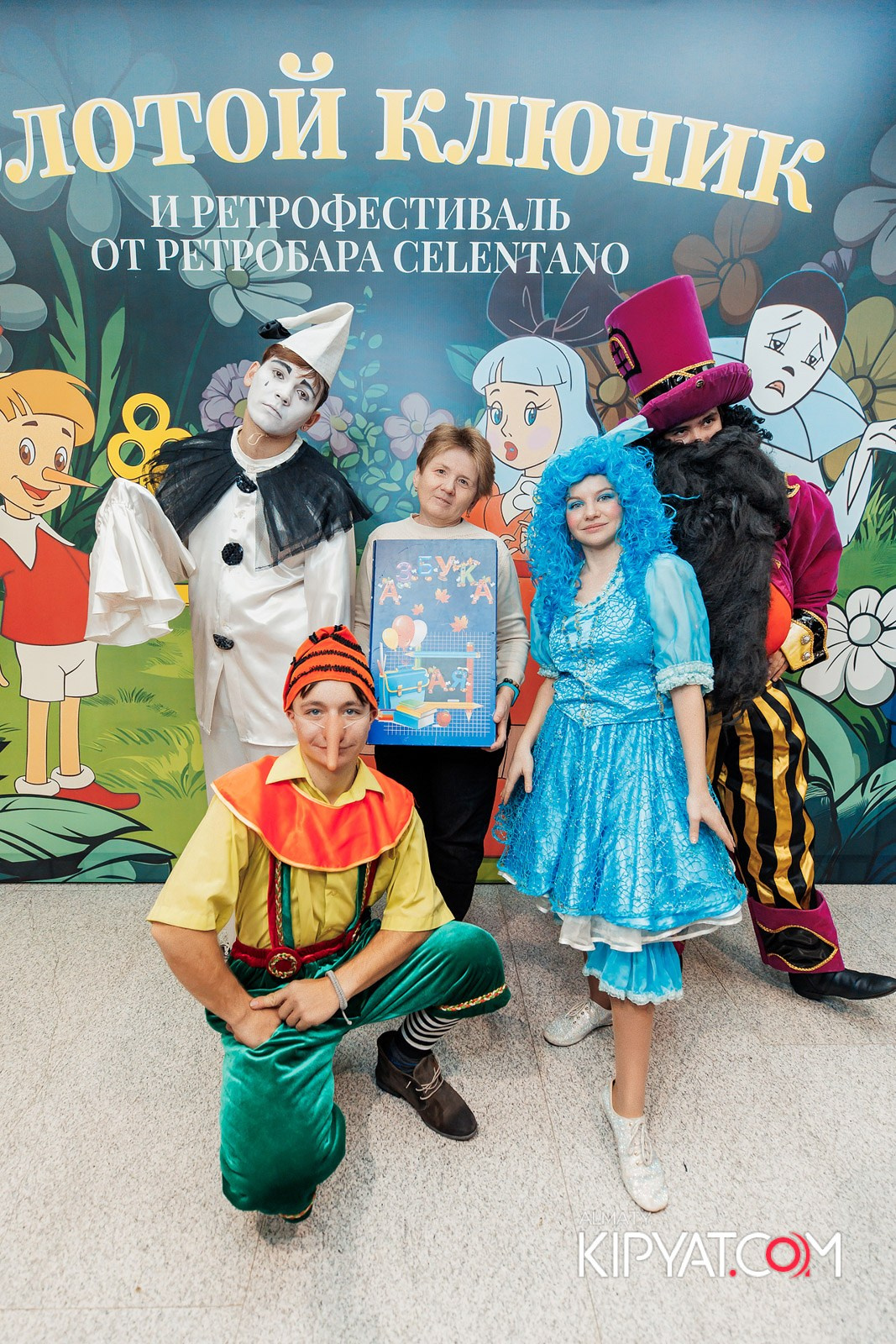 ЗОЛОТОЙ КЛЮЧИК И РЕТРОФЕСТИВАЛЬ ОТ РЕСТОБАРА CELENTANO. КИПЯТКОМ АЛМАТЫ!