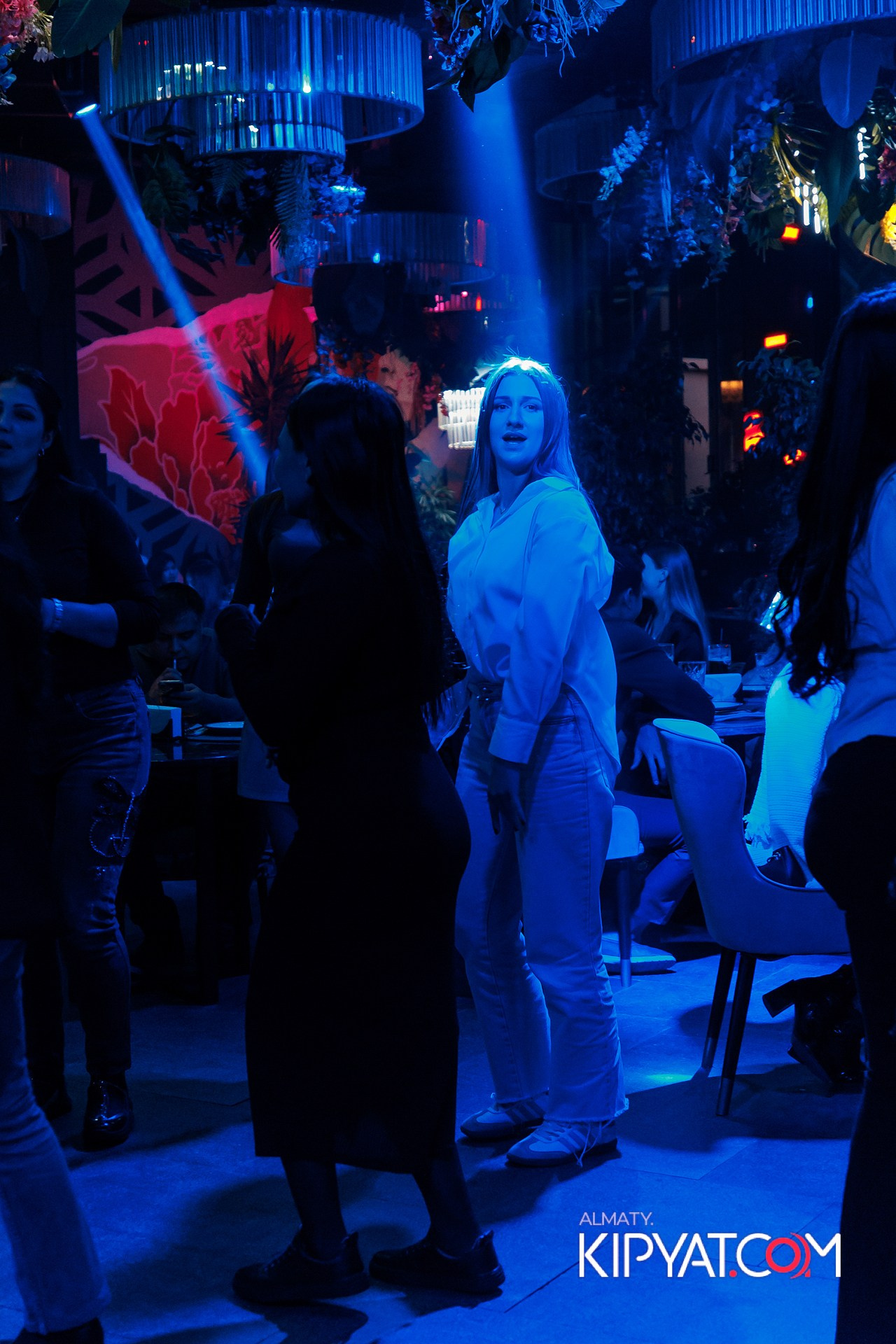 FRIENDS BAR & TERRACE. КИПЯТКОМ АЛМАТЫ! Фотосъемка мероприятий в Алматы