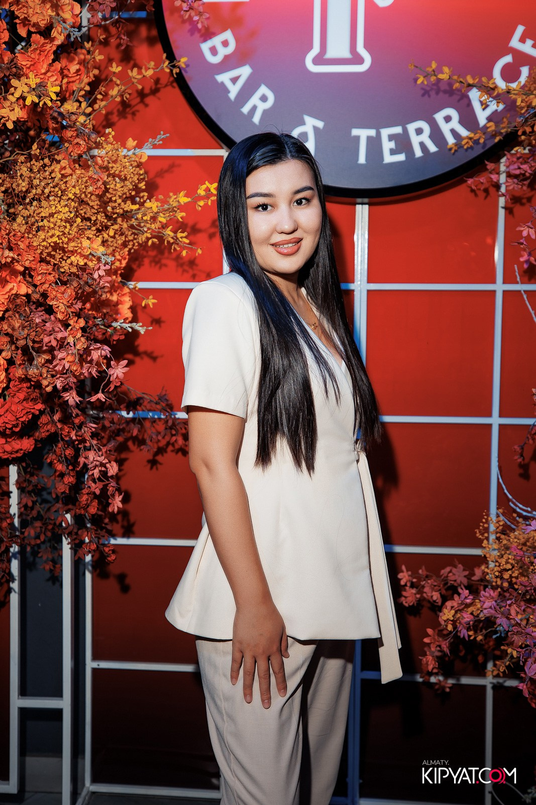 FRIENDS BAR & TERRACE. КИПЯТКОМ АЛМАТЫ!