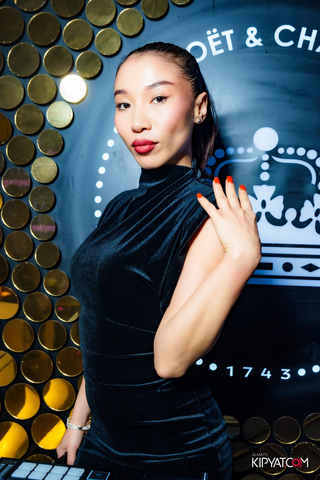 LAUREATE KARAOKE HALL. КИПЯТКОМ АЛМАТЫ!