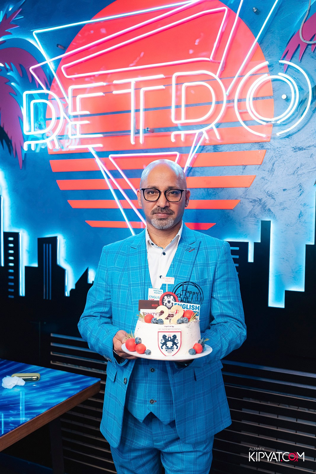 УХО И МЕДВЕДЬ НА ГАГАРИНА. КИПЯТКОМ АЛМАТЫ!