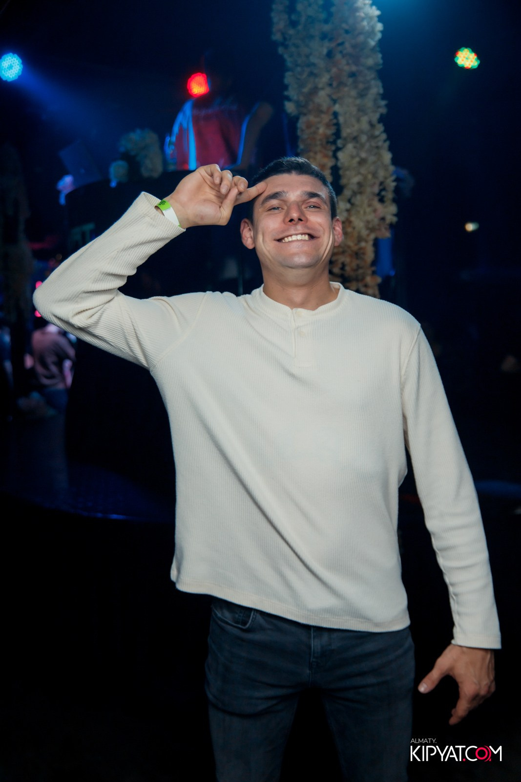 UYAT EMES BAR. КИПЯТКОМ АЛМАТЫ!