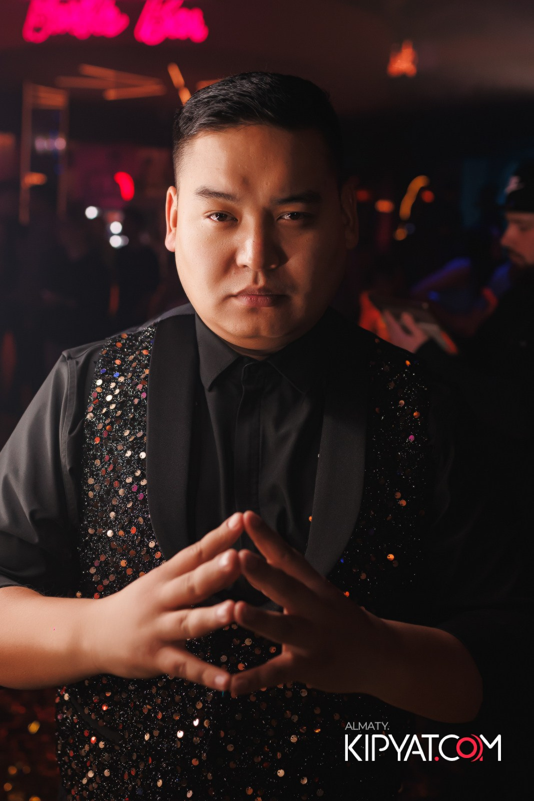 SANTA BARBARA — ПИТ ДЖЕЙСОН (ГР. ПРЕМЬЕР-МИНИСТР) И ИЛЬЯ ЗУДИН (ГР. ДИНАМИТ) НА ПРЕДНОВОГОДНЕЙ ВЕЧЕРИНКЕ. КИПЯТКОМ АЛМАТЫ!