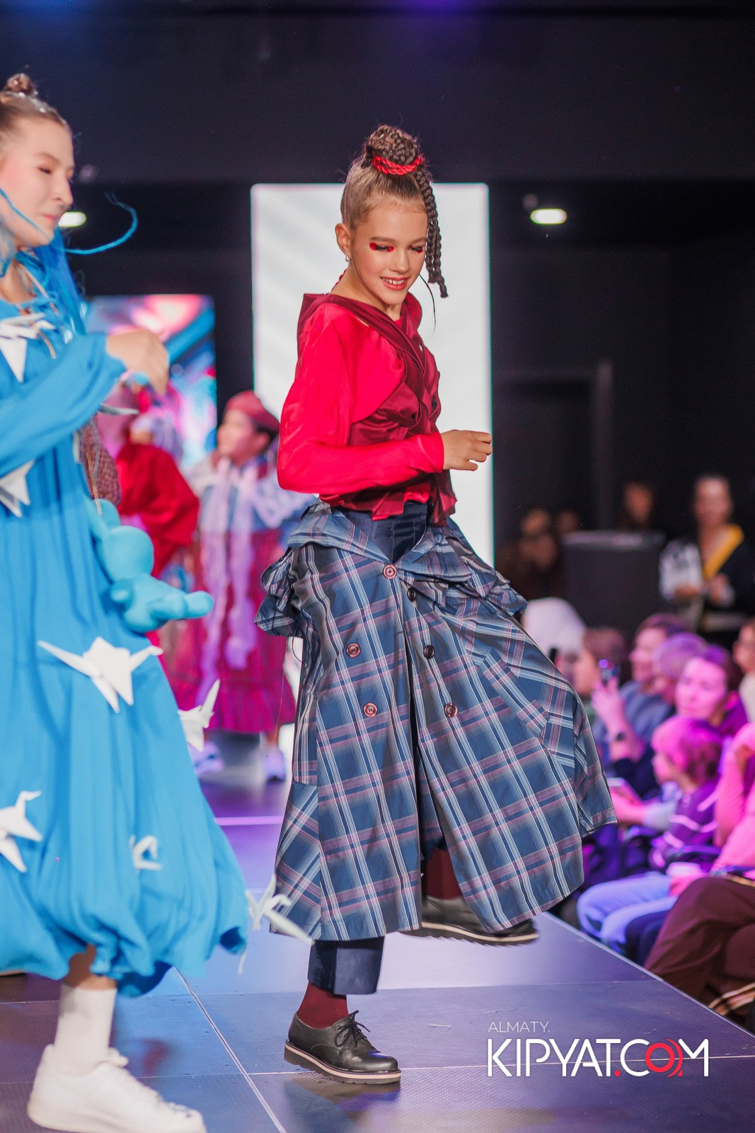 JUNIOR MODELS SHOW В РАМКАХ БЛАГОТВОРИТЕЛЬНОГО ПРОЕКТА МОДА ЗА СЧАСТЬЕ ДЕТЕЙ. КИПЯТКОМ АЛМАТЫ!