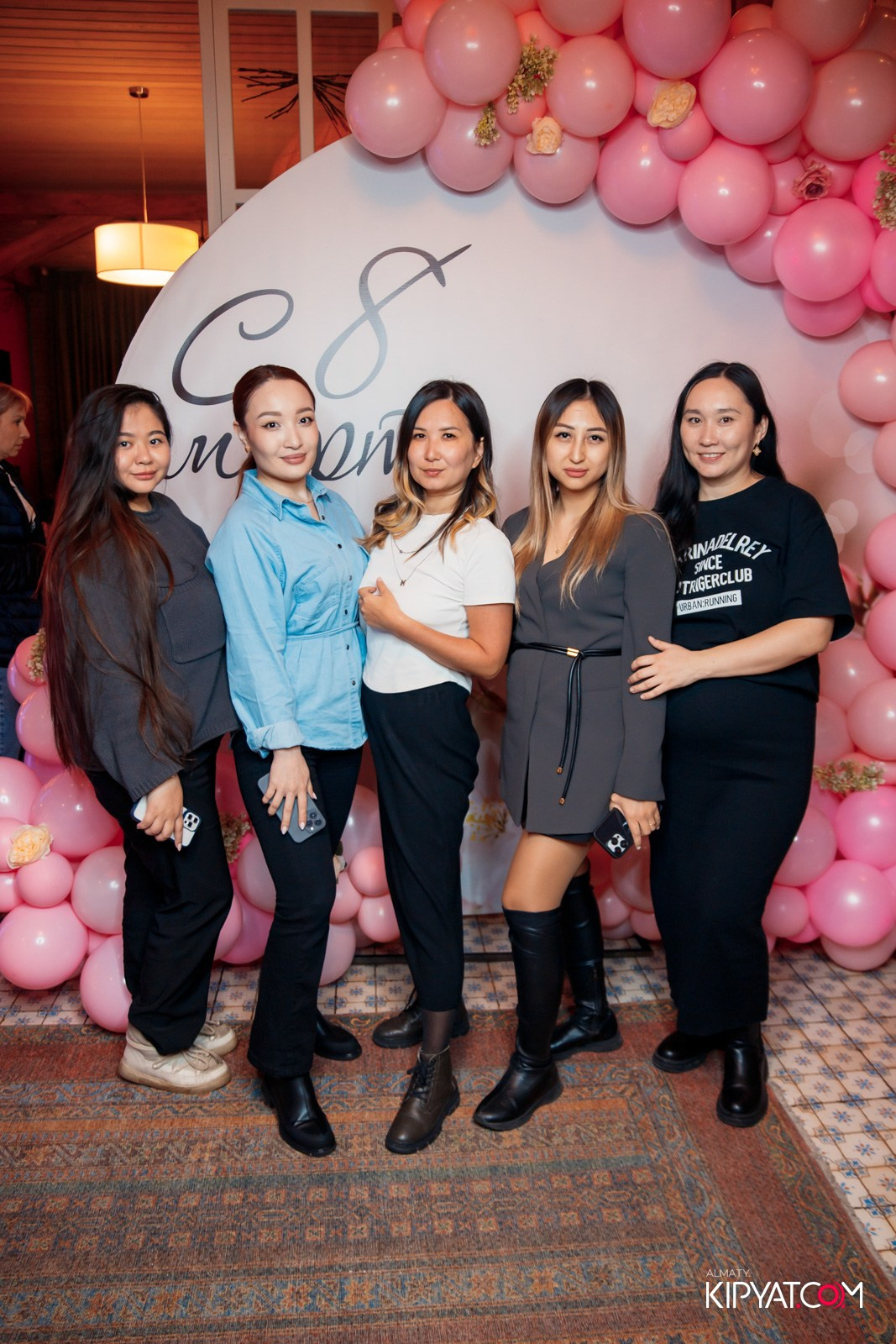 ГРУЗИНСКИЙ ДВОР НА КАБАНБАЙ БАТЫРА. КИПЯТКОМ АЛМАТЫ!