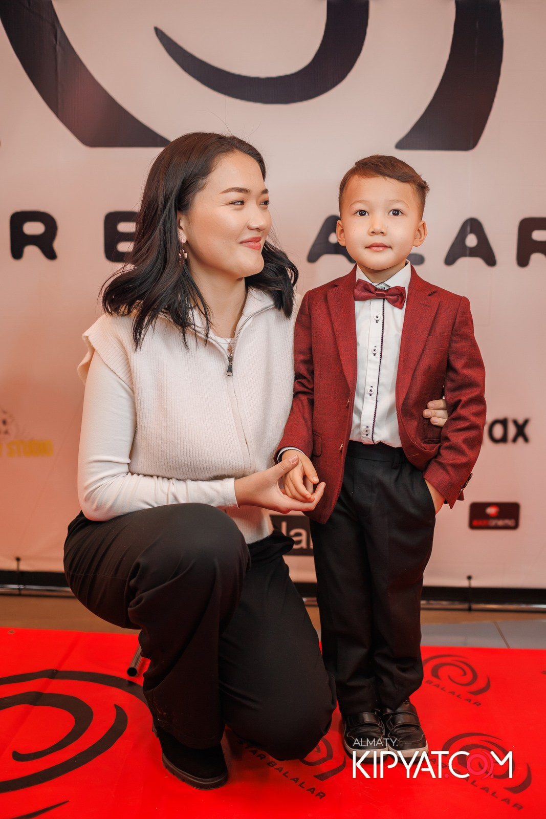 ПРЕЗЕНТАЦИЯ 8 ГРУППЫ КИНОПРОЕКТА «STARBALALAR». КИПЯТКОМ АЛМАТЫ!