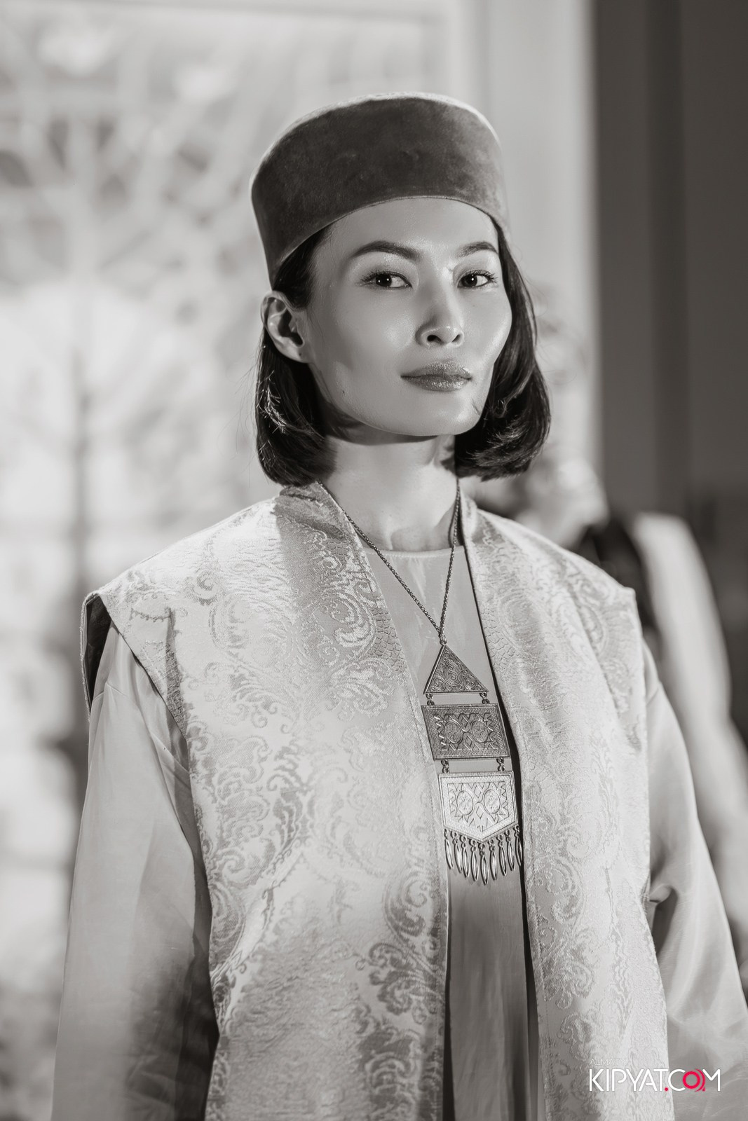 FASHION ПОКАЗ, КАЗАХСКОЙ НАЦИОНАЛЬНОЙ ОДЕЖДЫ. КИПЯТКОМ АЛМАТЫ!