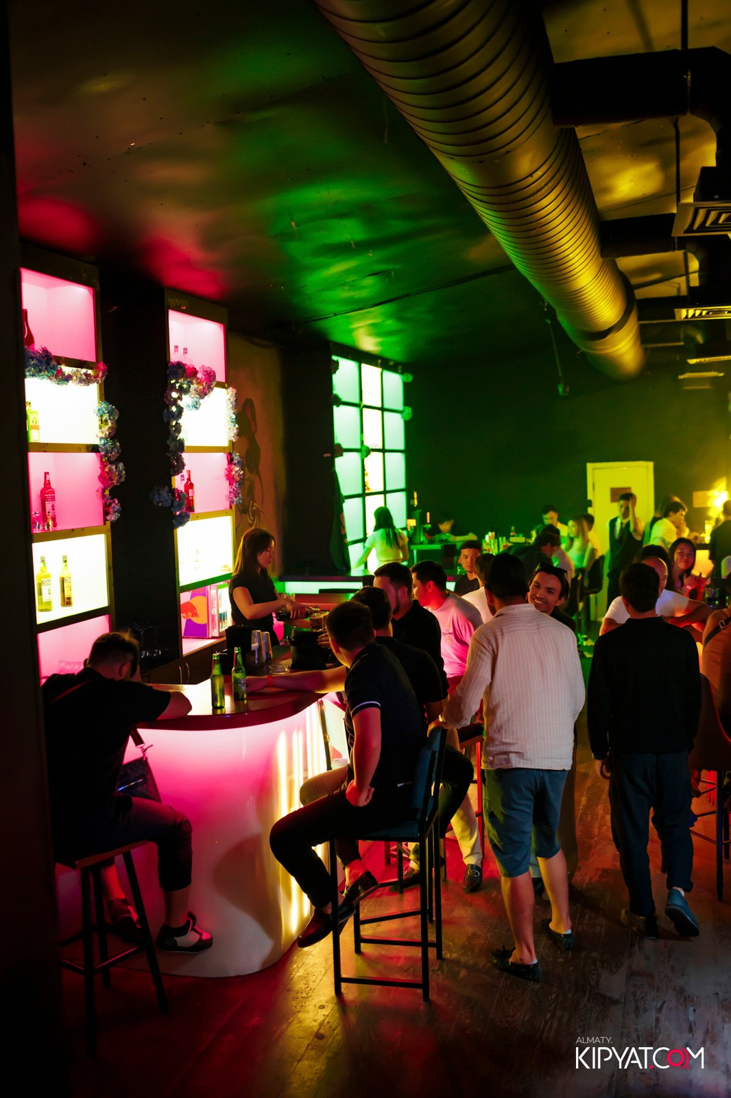 UYAT EMES BAR. КИПЯТКОМ АЛМАТЫ!