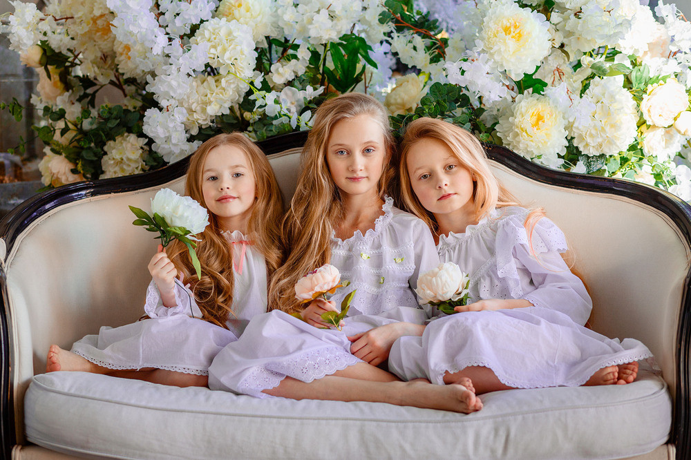 Подруги. Весна. Классный фотограф, по мнению школьников