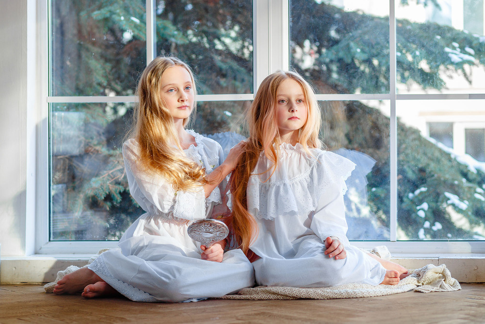 Подруги. Весна. Классный фотограф, по мнению школьников