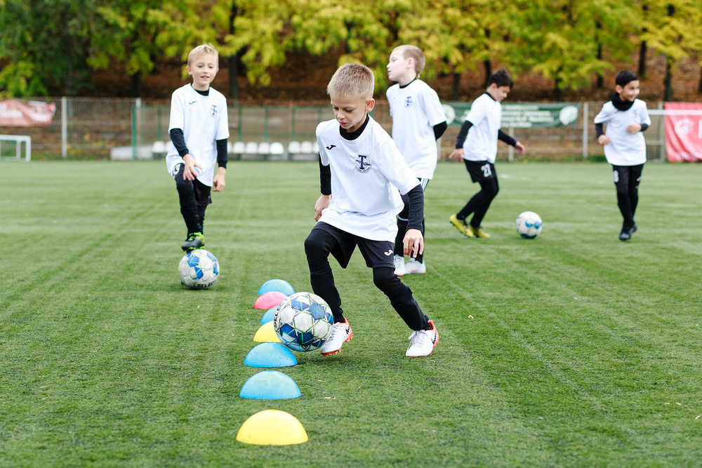 Футболисты. Классный фотограф, по мнению школьников