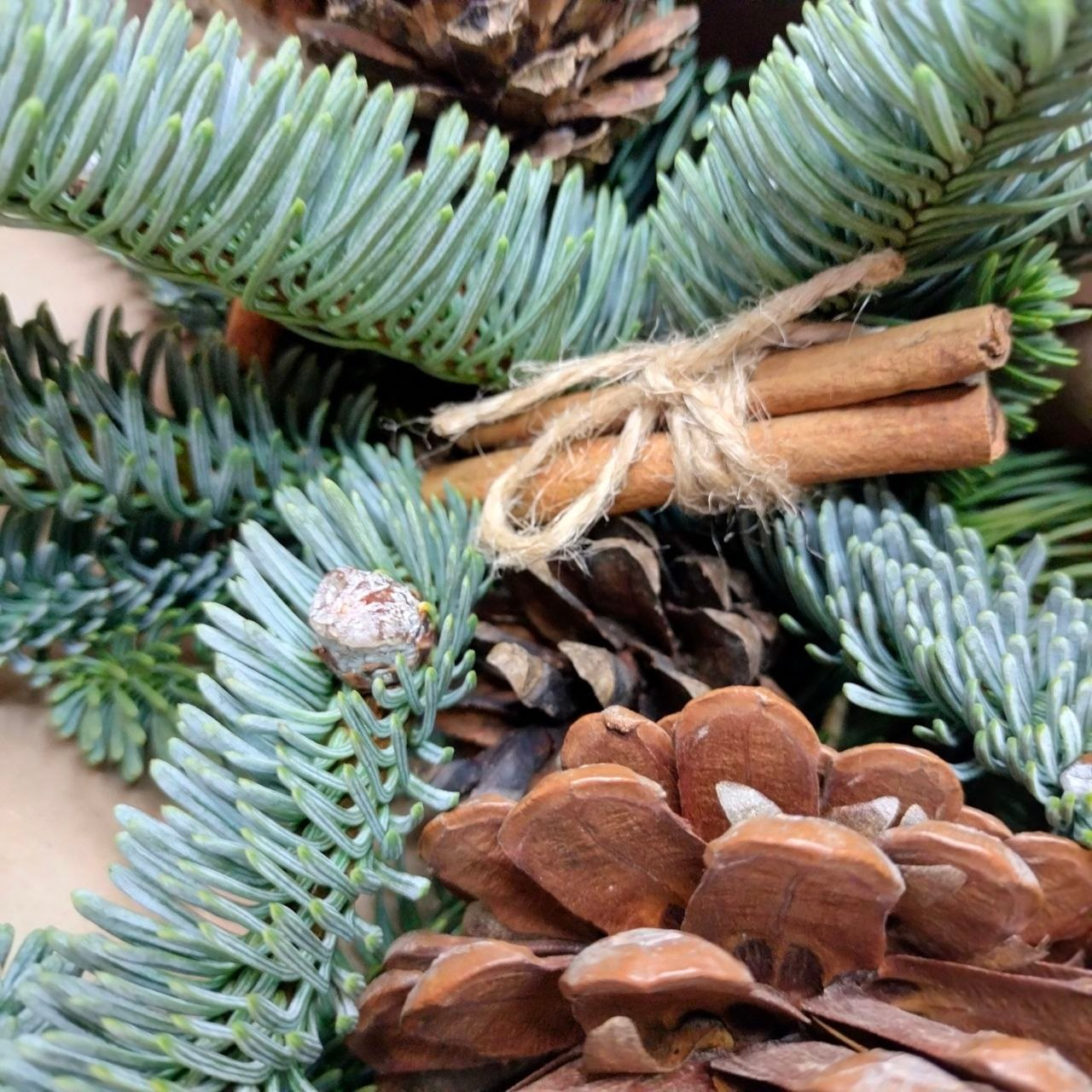 корпоративный заказ. флорист. флористСАО. флористховрино. цветы ховрино. цветыховрино. цветы головинский район. зимний букет. мини букет. букет из нобилиса. нобилис. корица. шишки. шишка. лапник. пихта. хвоя