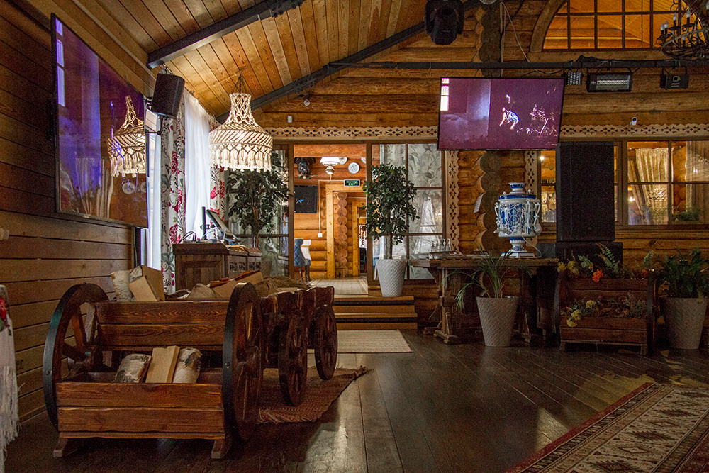 Интерьерная фотосъемка — Русская деревня Шуваловка. Репортажный фотограф Ольга Добросинская в Санкт-Петербурге