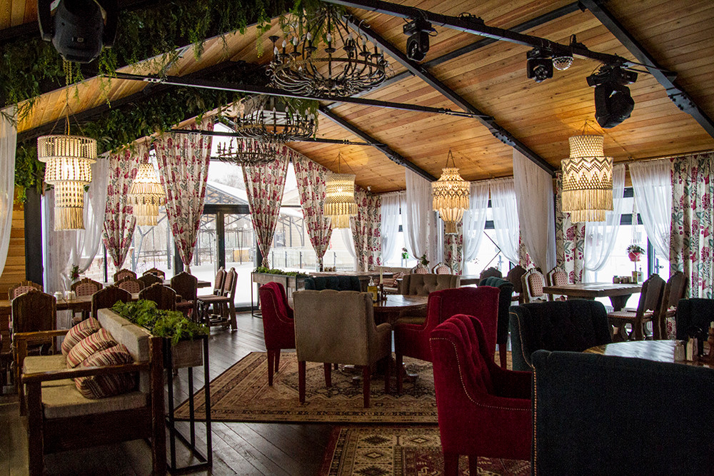 Интерьерная фотосъемка — Русская деревня Шуваловка. Репортажный фотограф Ольга Добросинская в Санкт-Петербурге